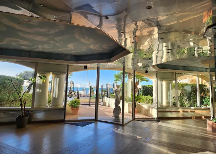 Exclusive Panoramic Sea View In Victoria 아파트